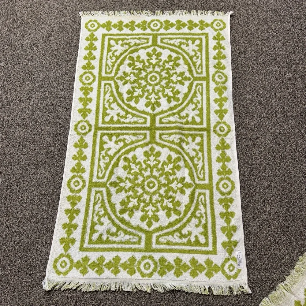 Vintage Fashion Manor Bath Towels Decorator Set of 2 Avocado Green Fringe MCM